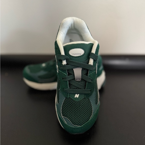 Youth 13 New Balance 2002R Nightwatch Green running sneaker - Picture 4 of 6